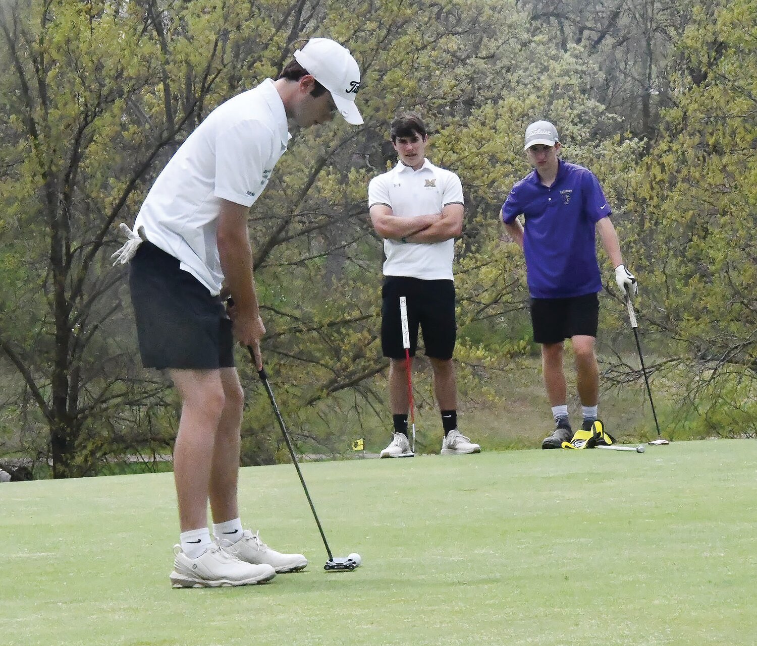 Logan Brown putts during the Lewis & Clark Conference tournament in April.