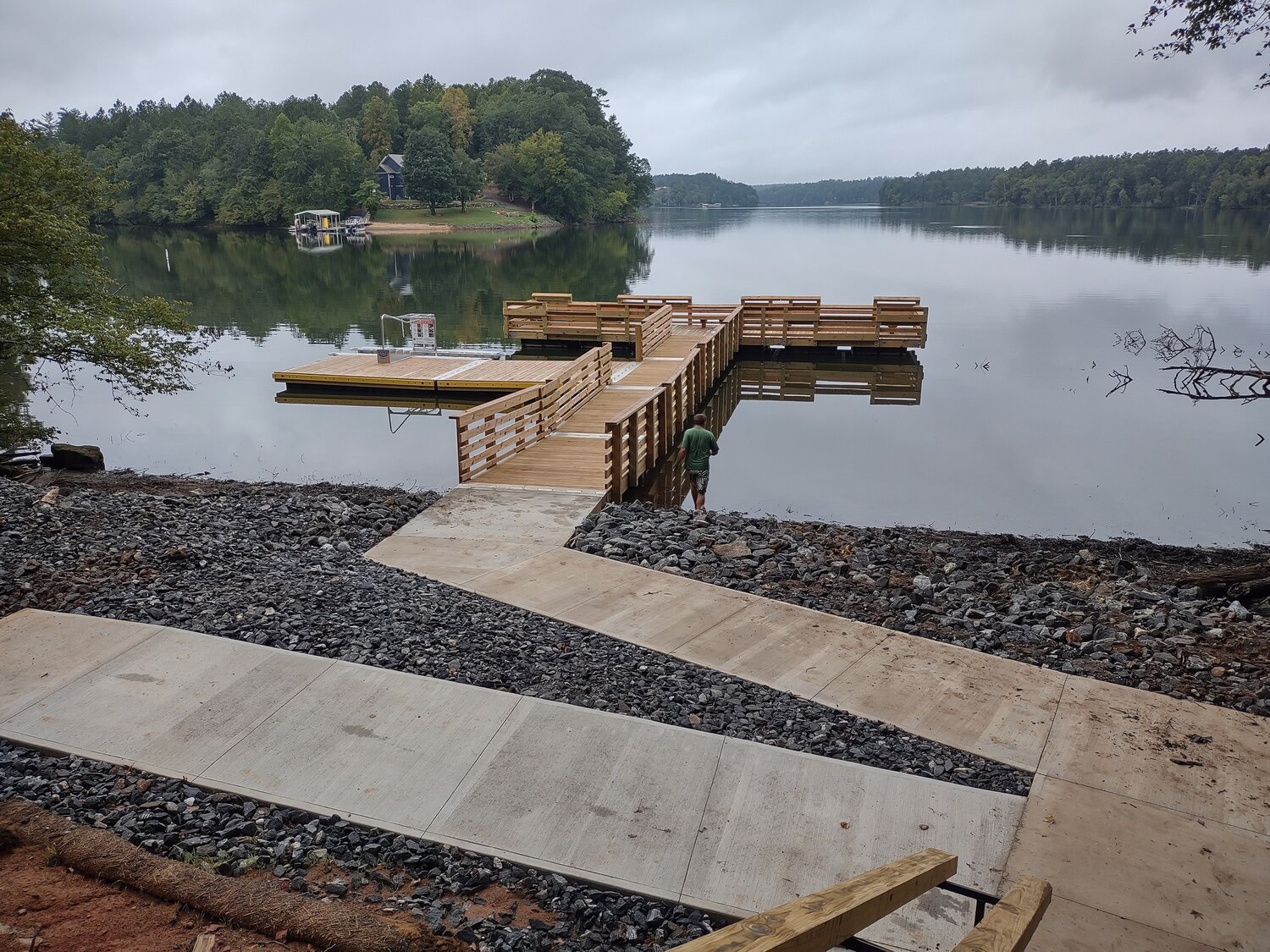 Work is nearly complete on the new kayak launch and fishing pier at Lakeside Park in Valdese. An official ribbon cutting for the new launch and pier, located on the south bank of Lake Rhodhiss, will be held Thursday, Sept. 28, at 1 p.m.