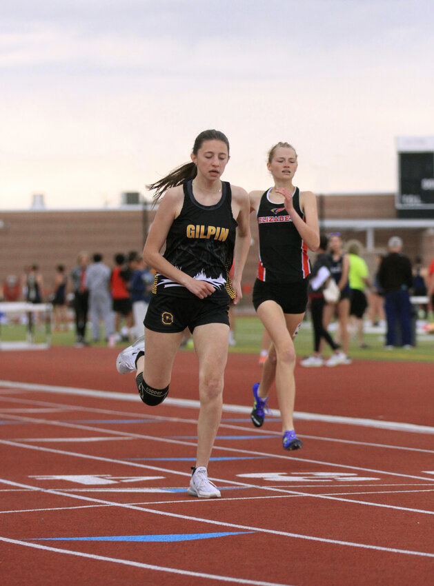 Girls 400 meterCadince Willis edges out her opponent at the finish line.