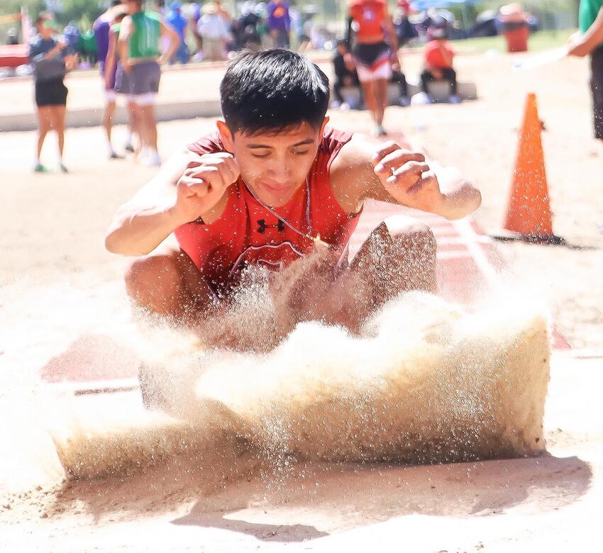 JUMPING FOR AREA
Daniel Gutierrez makes a sandy explosion in Sonora at the District meet, advancing to the Area Meet, held in Bangs on Wednesday, April 11, 2024.
ANGIE BRYANT | THE DEVIL’S RIVER NEWS