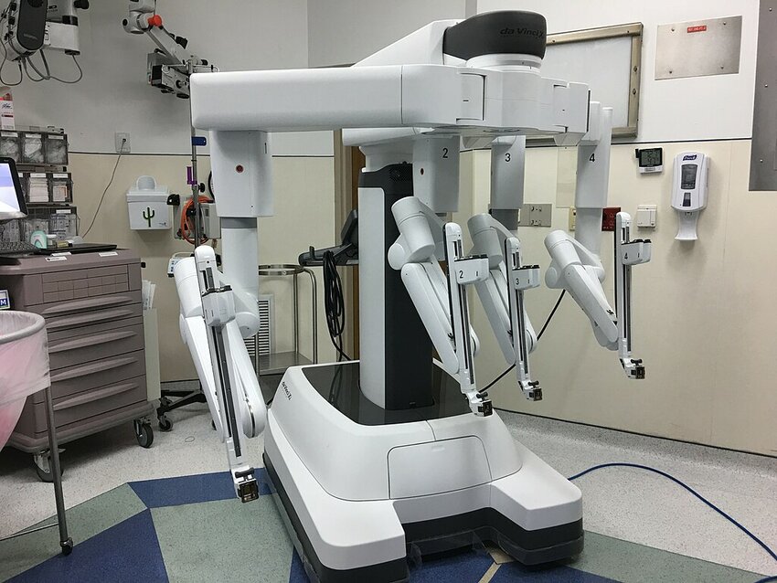The da Vinci Xi Robotic Surgical System in a hospital setting (not Baptist Nassau).