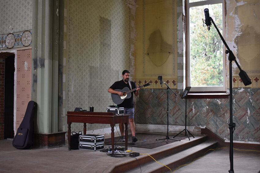 Darrell Marrier demonstrates a recording session.