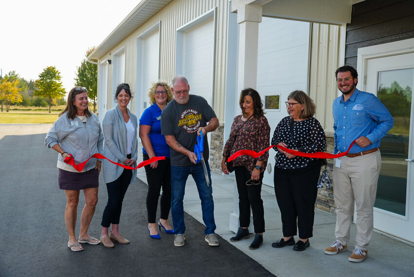 Hastings Area Chamber of Commerce Ambassadors joined Lowe’s Auto and Truck Repair for their grand opening and ribbon cutting at 3000 Lightbourn Court in the Hastings Industrial Park. (L to R) Amy Sutton, Kristy Barse, Abby Meyers, Gregg Lowe, Kim Lowe, Mayor Mary Fasbender and Alex Menke.