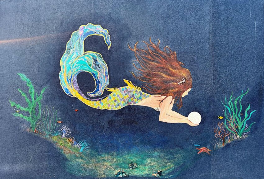 Hastings artist Sandy Sanders painted a mermaid mural on the Port of Prescott hotel in downtown Prescott. Local children were invited to participate by adding glass mosaic pieces.