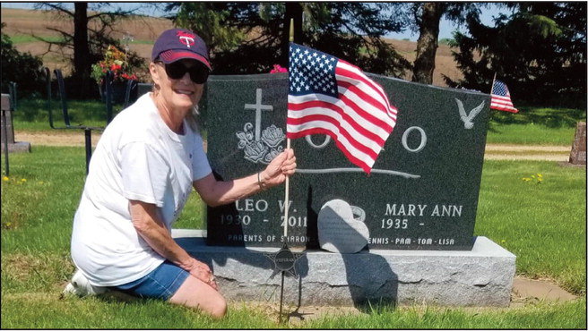 Val Youngren places a 昀ag at the grave of a fallen soldier during Saturday&rsquo;s Event. See coverage of Hastings Memorial Day ceremonies inside. Photo courtesy of David Youngren.