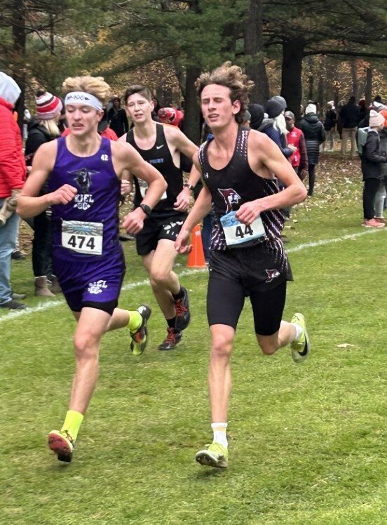 Breckin Schommer running at the state competition in Wisconsin Rapids on Saturday.