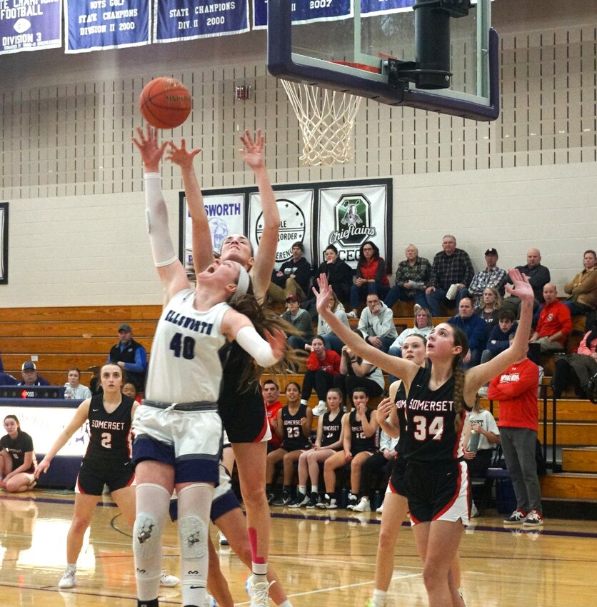 Morgan Halverson makes a difficult shot in the Panthers&rsquo; victory over Somerset on Tuesday. Photo