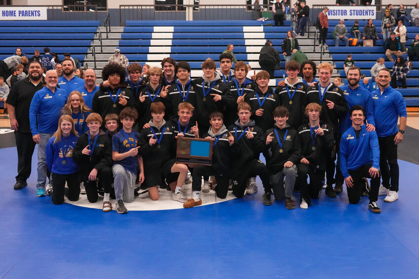 The 2024 Section 3AAA wrestling CHAMPIONS, your Hastings Raiders.