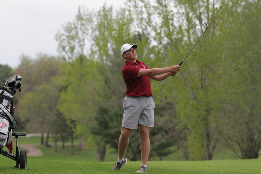 Prescott Cardinal golfer Tyler Reiter returns for his junior season and is a favorite contender for overall conference medalist.
