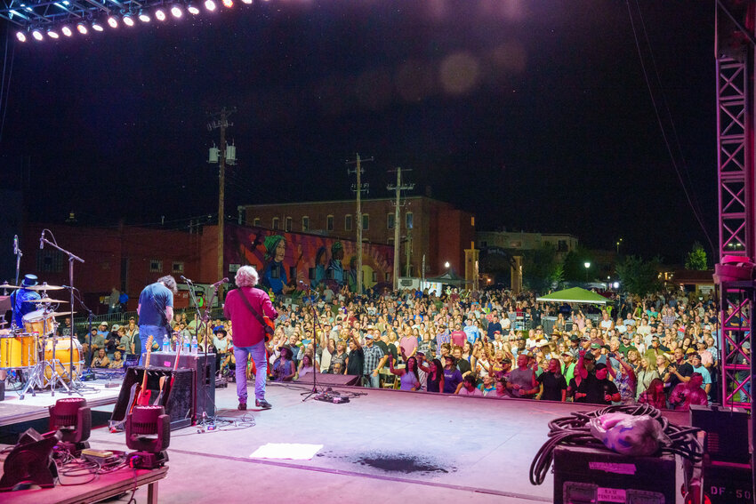 The four-piece band of Little Texas covered their greatest hits and showed fans why they have always considered themselves a Country Rock Band. Fans of 90’s country were treated to a great performance of some of the best country rock of the 90’s as well as some rock covers.