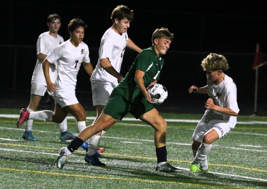 As the game winds down late in the second half, Park’s Logan Zumbado-Viehauser tries for the tying goal.