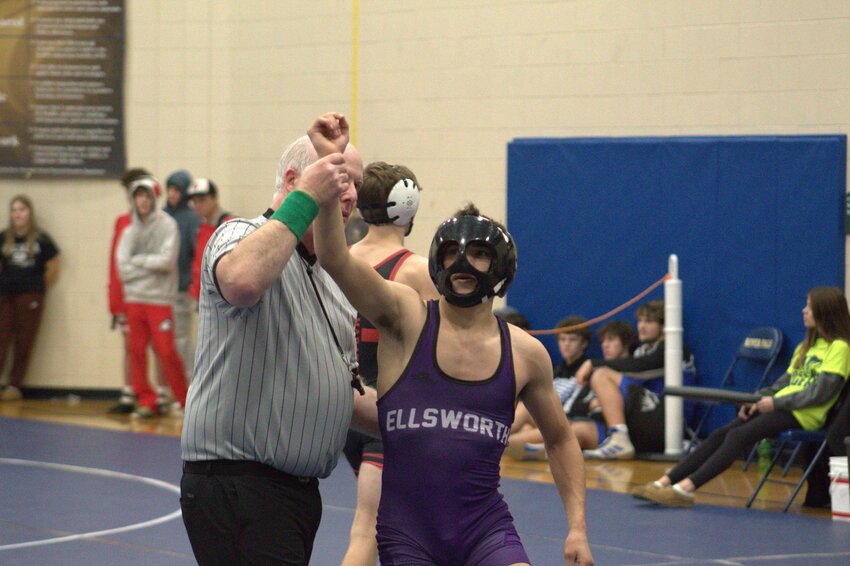 Austin Peterson wins by fall over Cadott&rsquo;s Ryker Moskiewicz in 2:21 in his first matchup of the Northern Badger.