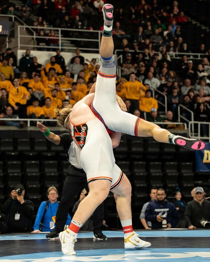 Mitchell Williamson scores a takedown with three seconds remaining to win the NCAA Division-III National Heavyweight Championship.