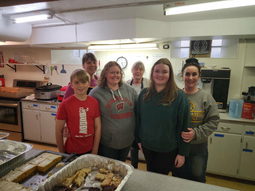 SCA members, along with other volunteers, organized a carryout dinner for local residents who were unable to attend in person.