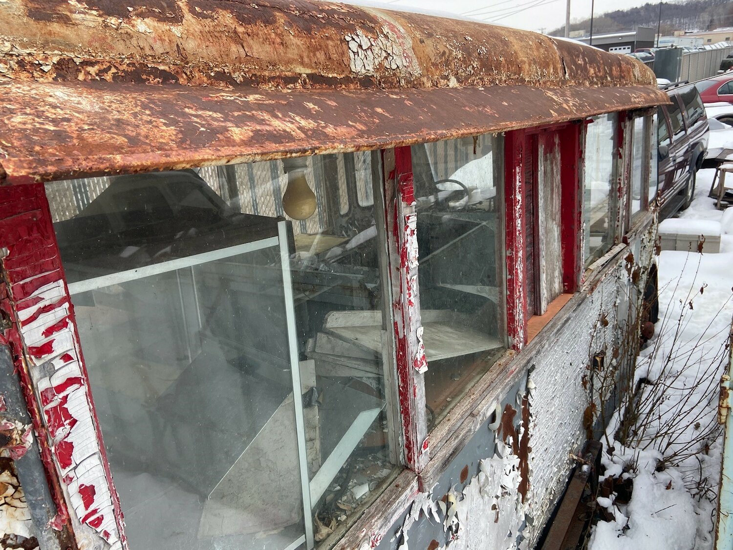 Poptcorn, or Pop’s Corn, has been rusting away for close to 20 years in Jerry’s parking lot on Main Street. A group of dedicated community volunteers vows to restore the old snack wagon to its former glory.