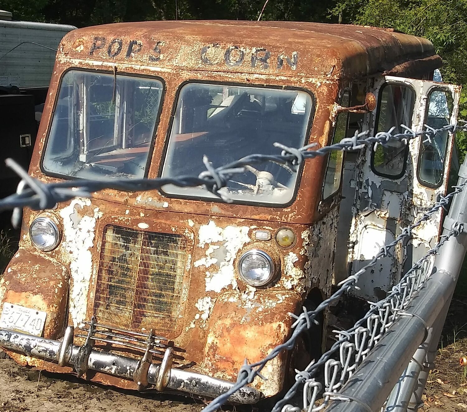Poptcorn, or Pop’s Corn, has been rusting away for close to 20 years in Jerry’s parking lot on Main Street. A group of dedicated community volunteers vows to restore the old snack wagon to its former glory.