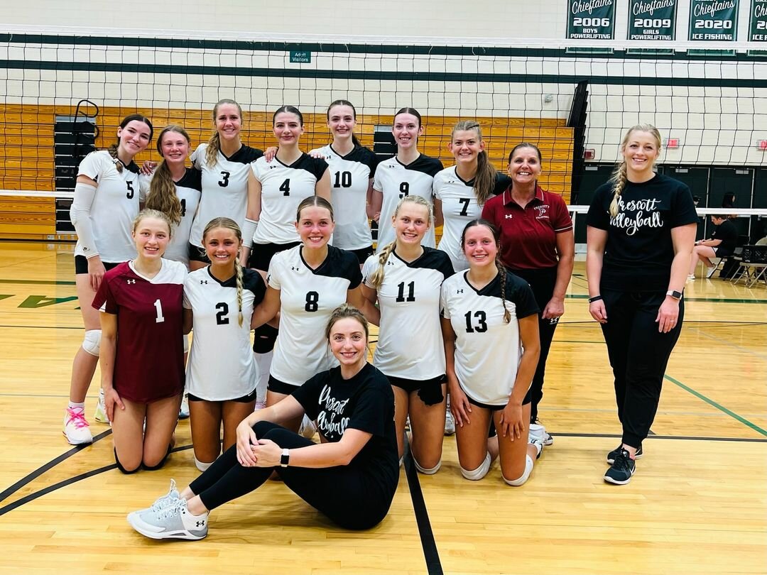 The 2023 Prescott Cardinals girls varsity volleyball team, led by Tracey Budworth.