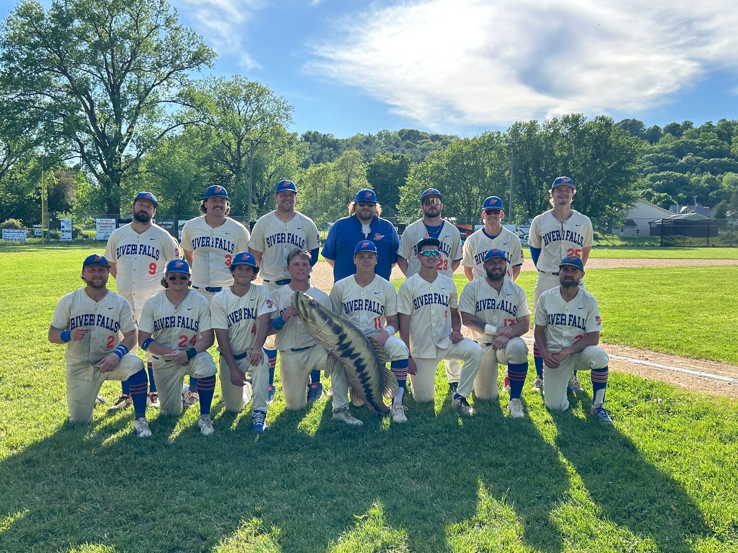 Fish make it look easy on the way to the Plum City Memorial Day Tournament throne - Pierce County Journal