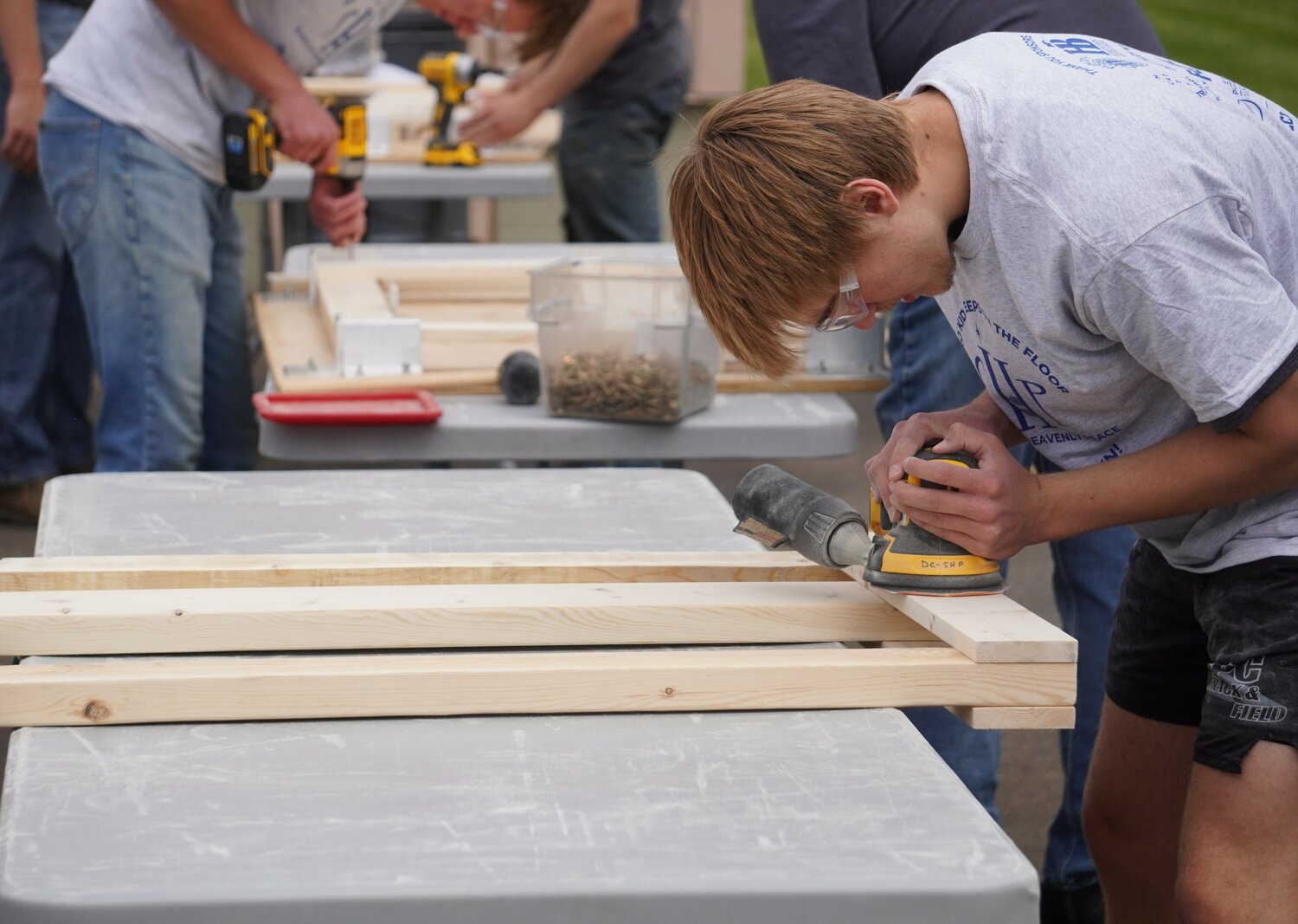 Plum City students come together to build 20 beds for those in need - Pierce County Journal
