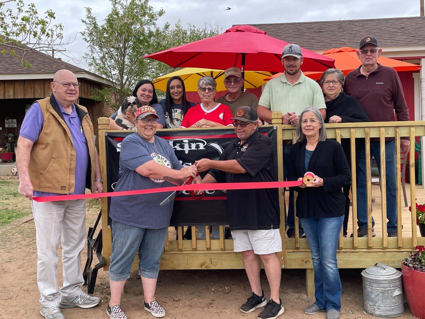 The ribbon cutting for Smokin&rsquo; Dick&rsquo;s was held Tuesday, April 19, 2022. Those present were chamber member Terry Bartlett, owners Shelly and Dickey Odom, and chamber director Janice Plummer. Also joining were Dorcey Fontenot, Andi Alomari, Marie and Delroy Odom, Chase Odom, and Betty and Jim Curry.