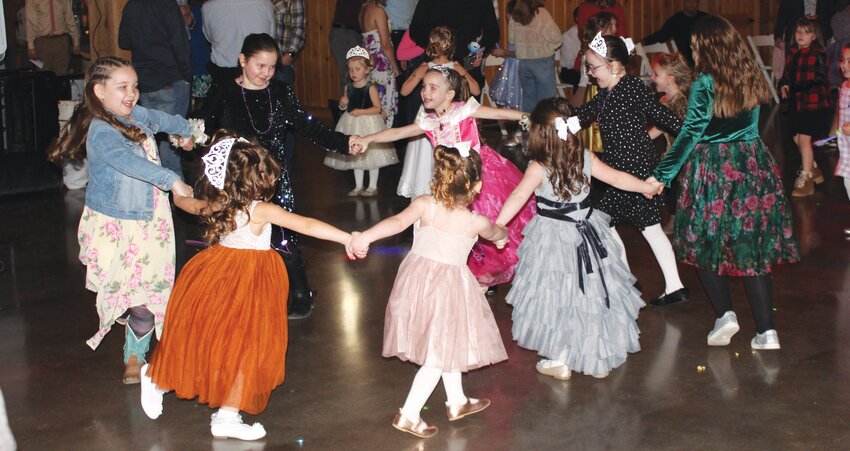 Girls in Edgar County had the time of their lives while the fathers, uncles, granddads, mentors and guardians in their lives escorted them to the Bloomfield Barn&rsquo;s Daddy Daughter Dance for a night of snacks, music, pictures and crafts.