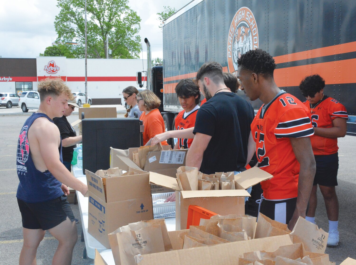 Paris High School Football team hosts annual pork burger fundraiser ...