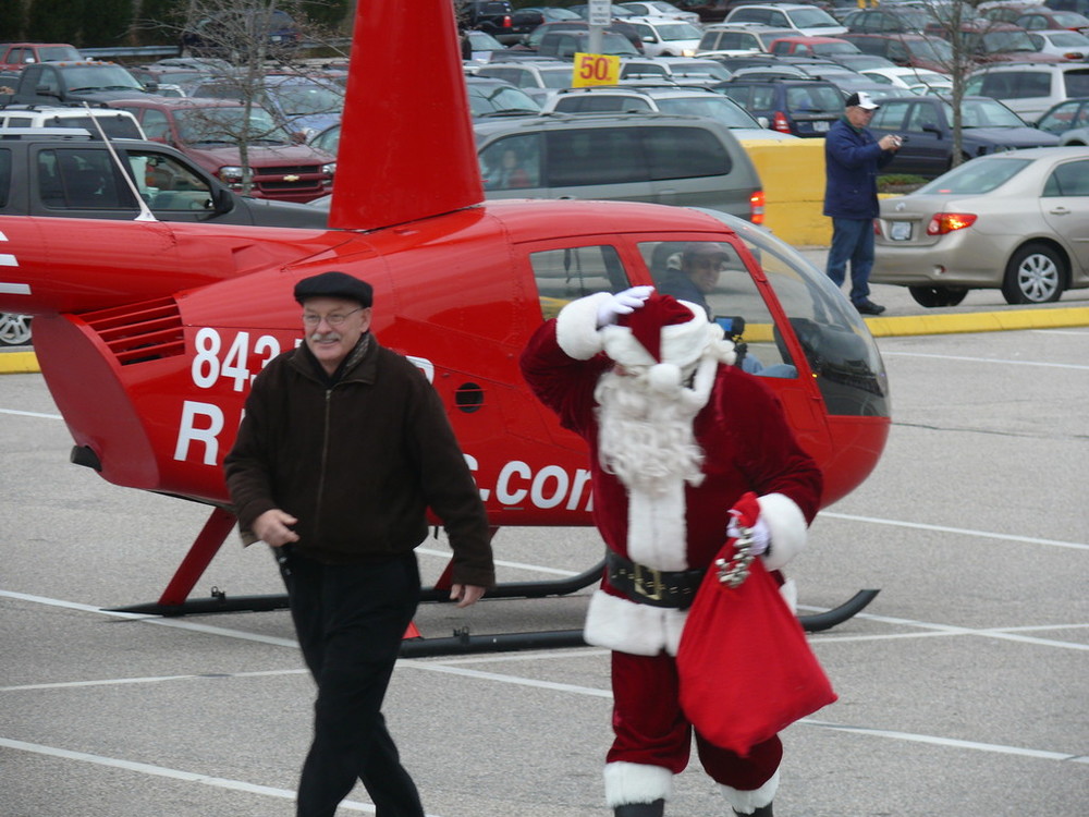 Santa arrives by helicopter at the Wakefield Mall  ￼