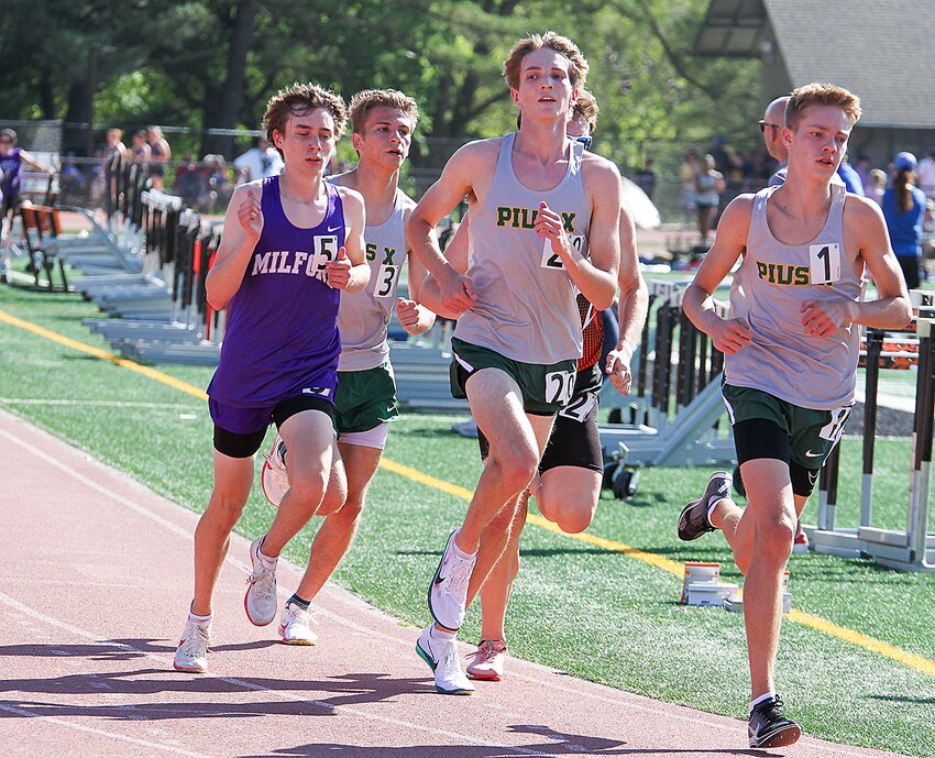 Milford's Avery Carter keeps pace with the runners from Lincoln Pius X in the 3,200-meter run at district track. Carter finished third in 9:56.29.