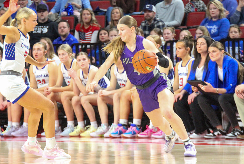 Izzy Yeackley controls a loose ball in the Class C1 final.