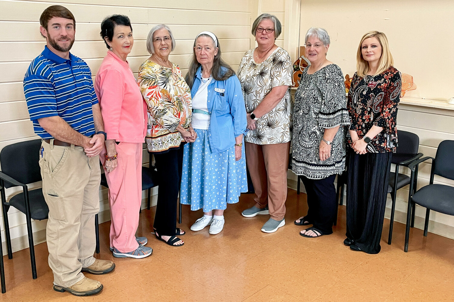 Pictured left to right: MSU Extension Agent Zach Yow, Homemakers Barbara Pardue, Linda Hester, Freida Bishop, Betty Hickey, Gail Senn, and MSU Extension Agent Emily Vestal